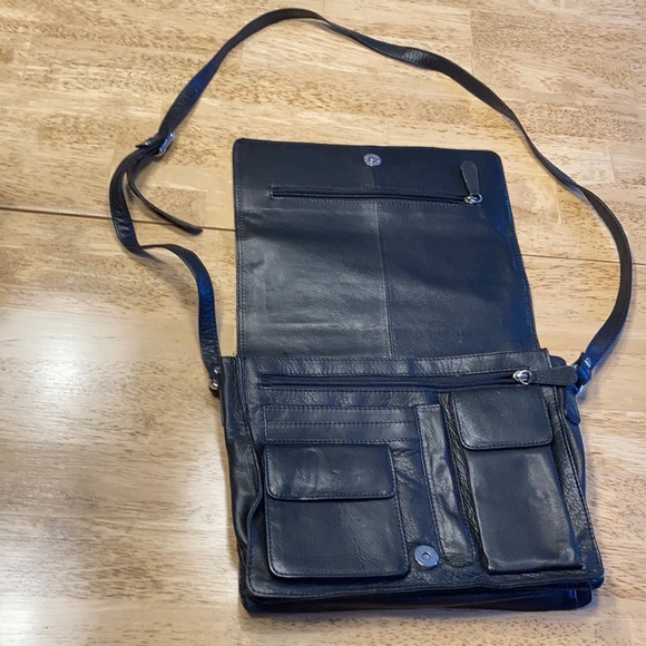 Bundle of four bags - Picture 9 of 13